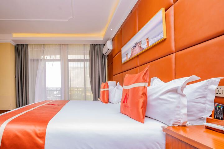 Room 9 of 29
