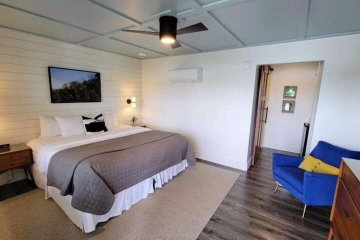 Room 8 of 125