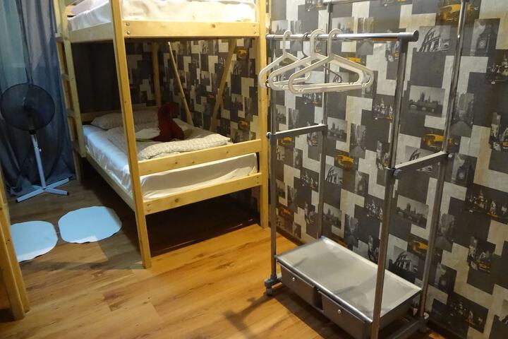 Room 11 of 14