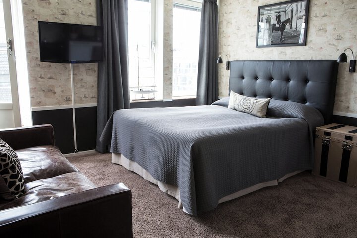 Room 52 of 94