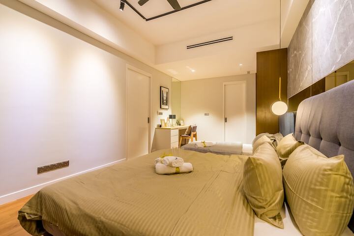 Room 43 of 216