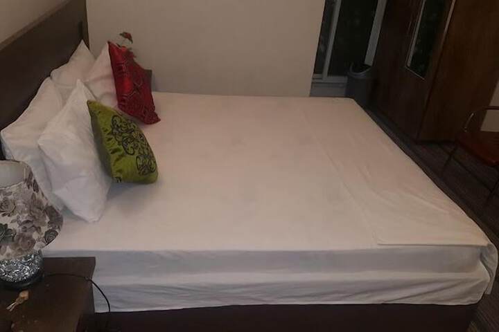 Room 2 of 7