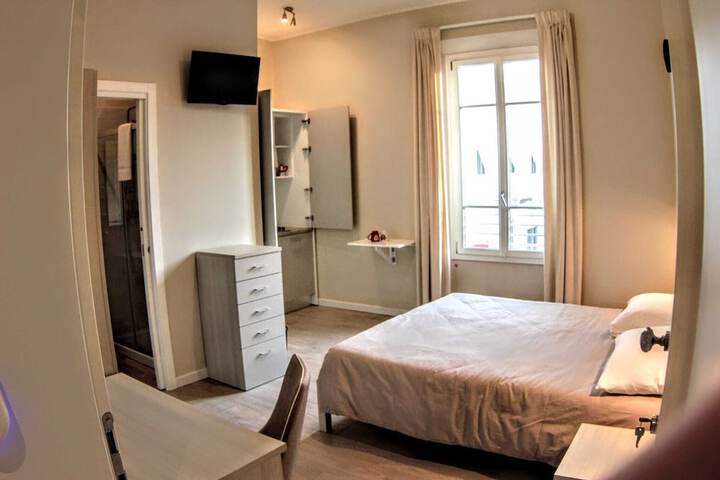 Room 6 of 48