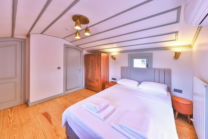 Room 4 of 36