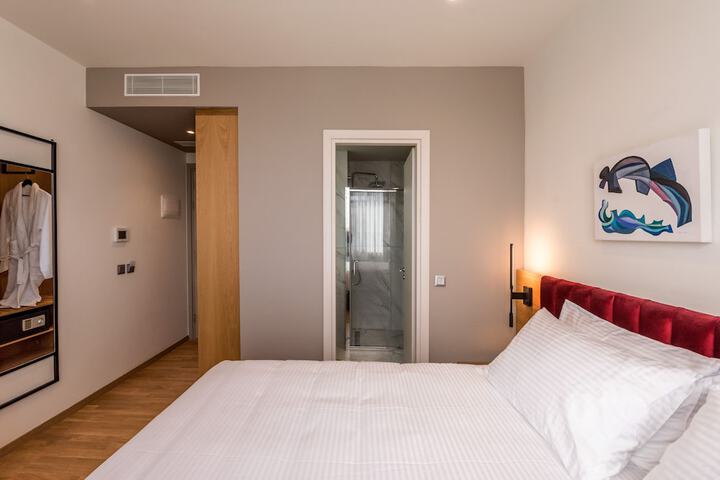 Room 5 of 74