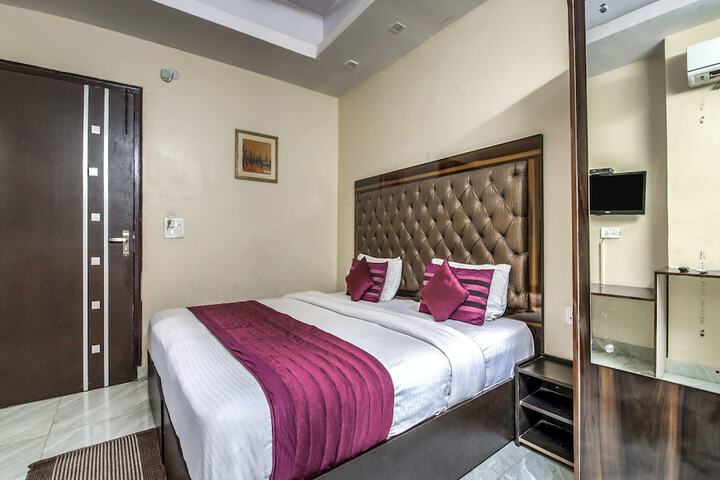 Room 5 of 20