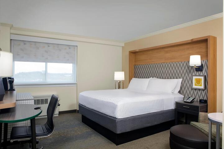 1 King Bed (7 of 11)
