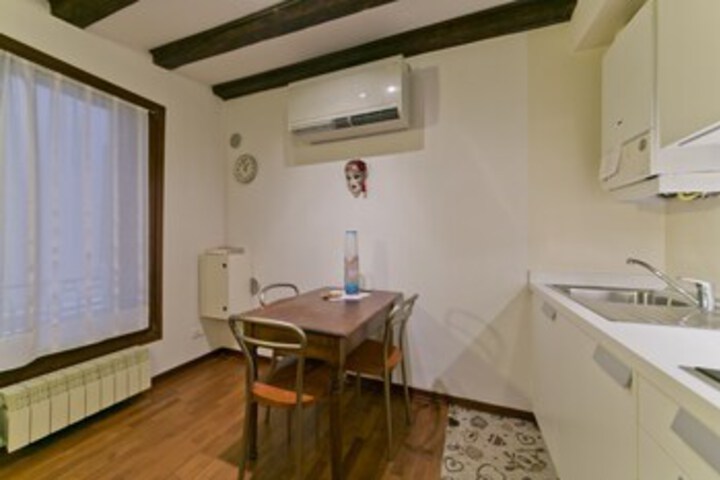 Room 4 of 14