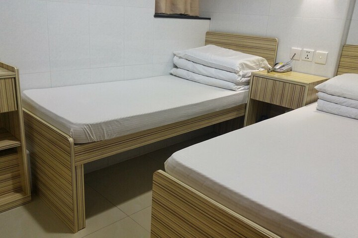 Room 8 of 23