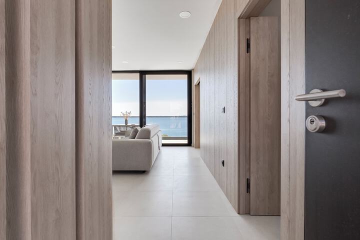 Room 17 of 28