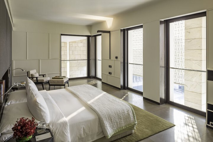 Room 12 of 72