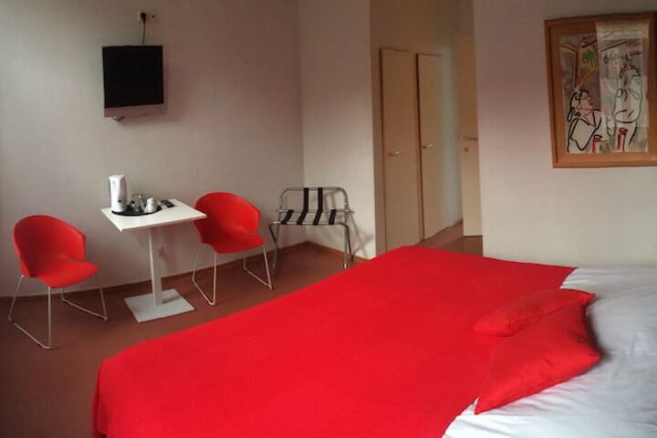 Room 3 of 67