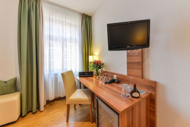 Room 4 of 24