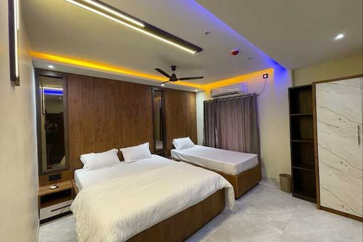 Room 5 of 10