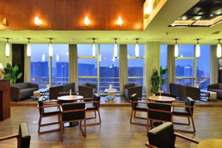 Dining 7 of 8