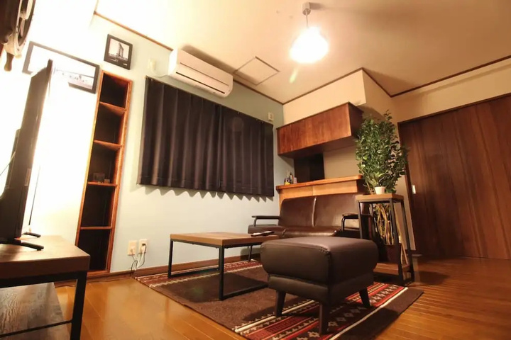 Room 6 of 14