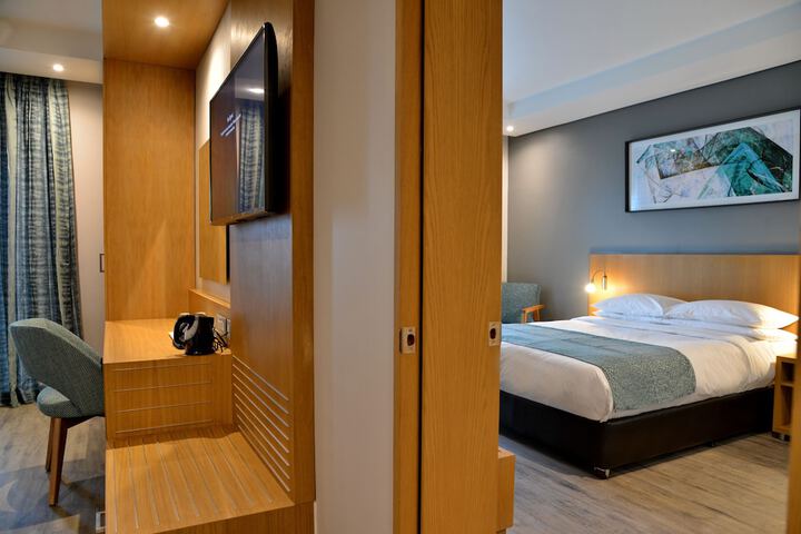 Room 4 of 28