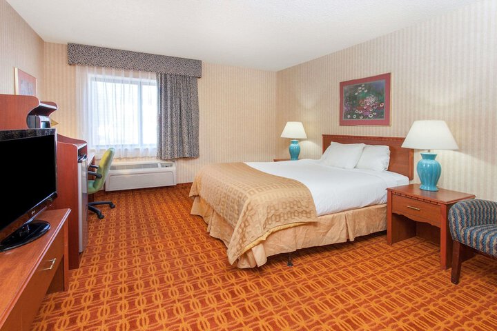 1 King Bed (10 of 10)