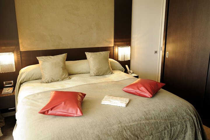 Room 3 of 85