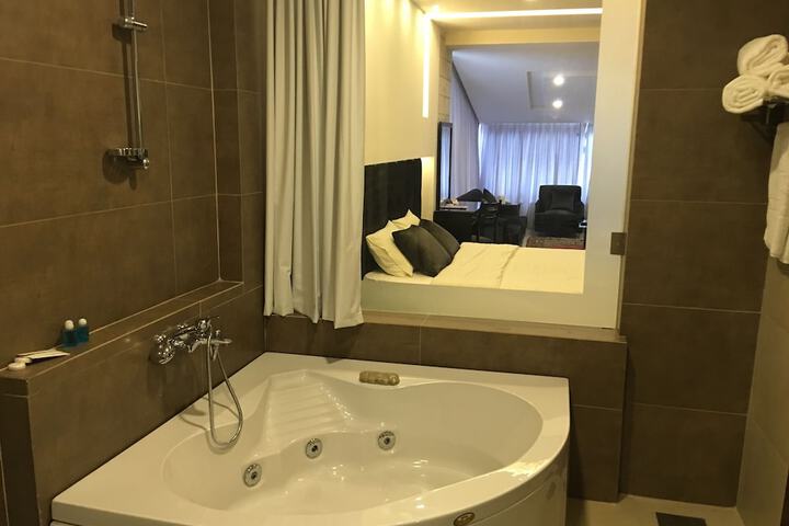 Room 34 of 52