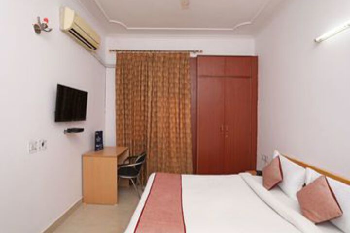 Room 13 of 23
