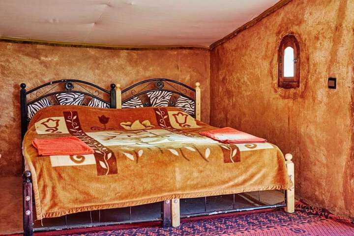 Room 4 of 16