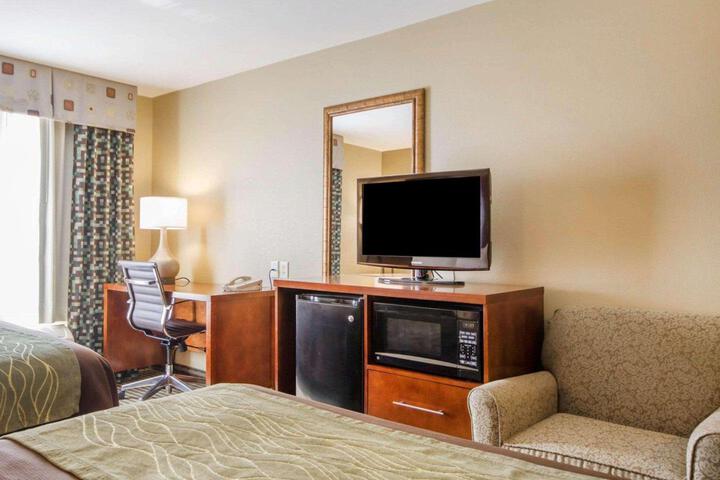 2 Queen Beds (5 of 6)