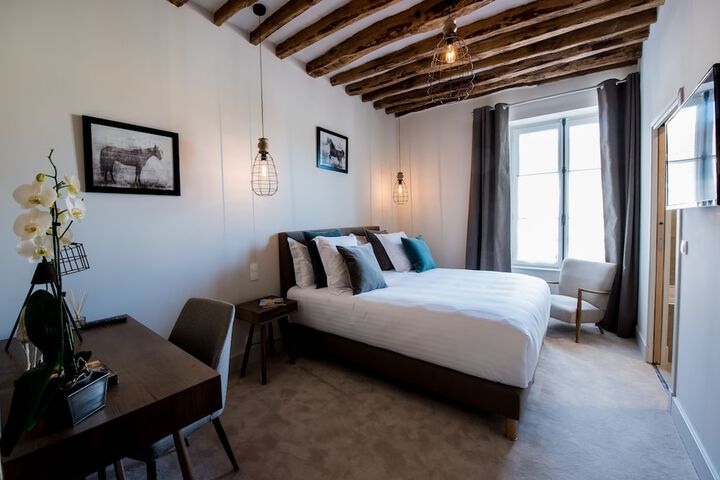 Room 4 of 37