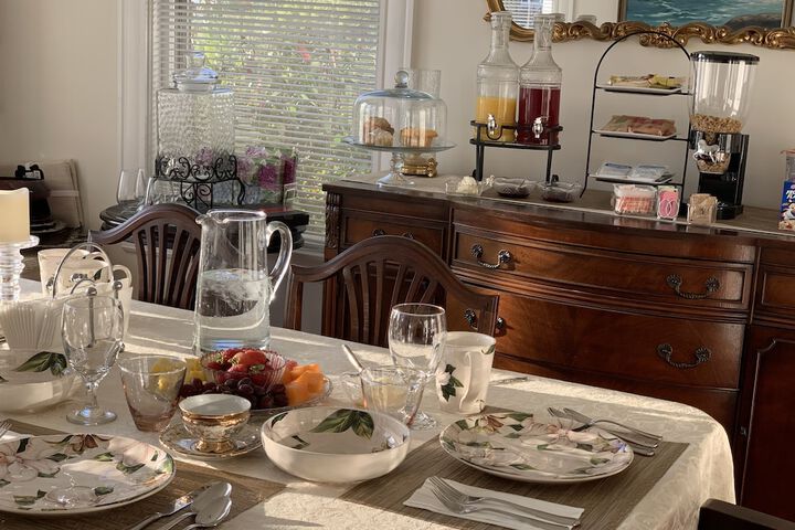 Dining 7 of 19