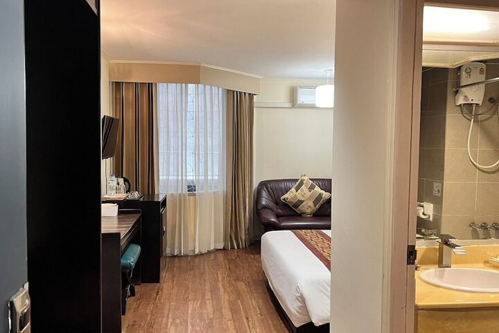 Room 4 of 31