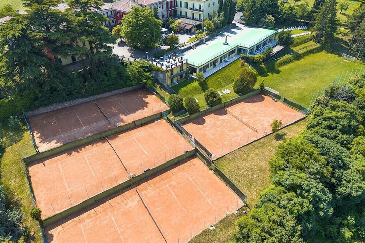 Tennis court