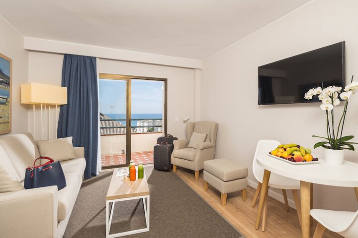 Room 8 of 20