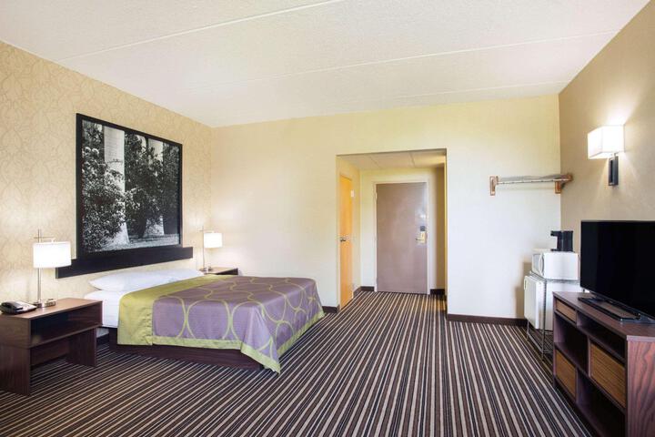 1 Queen Bed Efficiency (11 of 15)