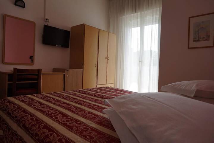Room 19 of 62