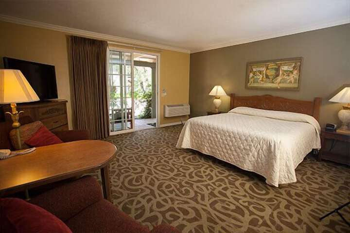 1 King Bed (6 of 13)