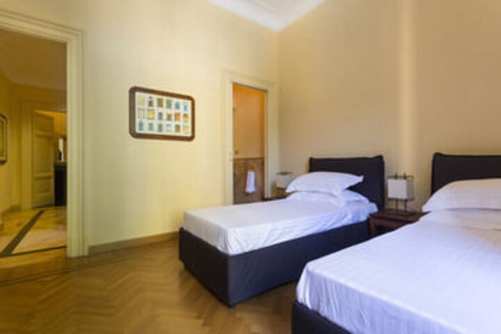 Room 37 of 121