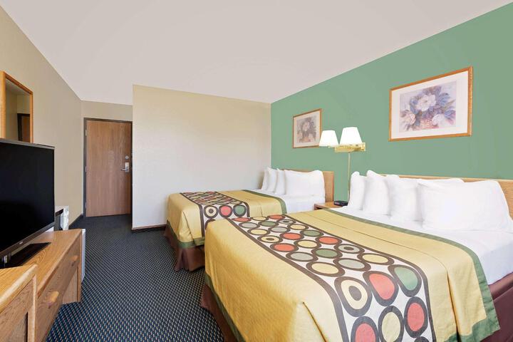 1 King Bed (2 of 4)