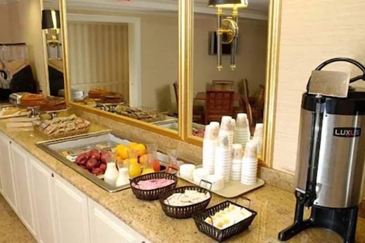 Breakfast/Coffee Service 30 of 35