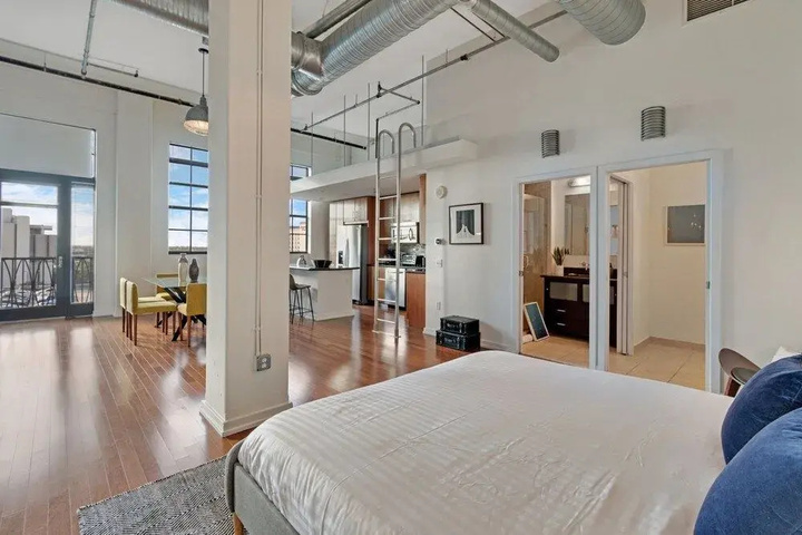 Room 2 of 17