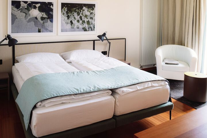 Room 3 of 37