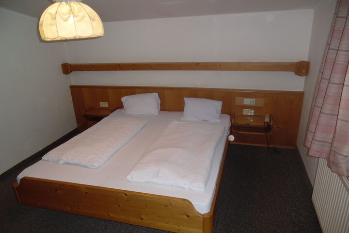 Room 25 of 29