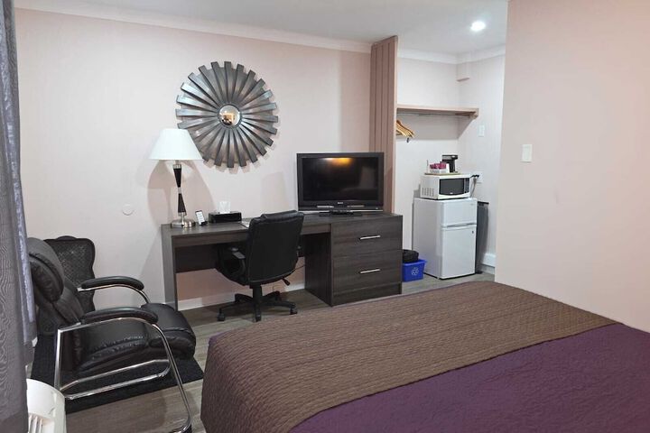 Room 9 of 32