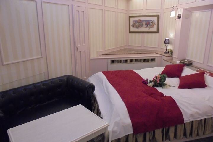 Room 11 of 34