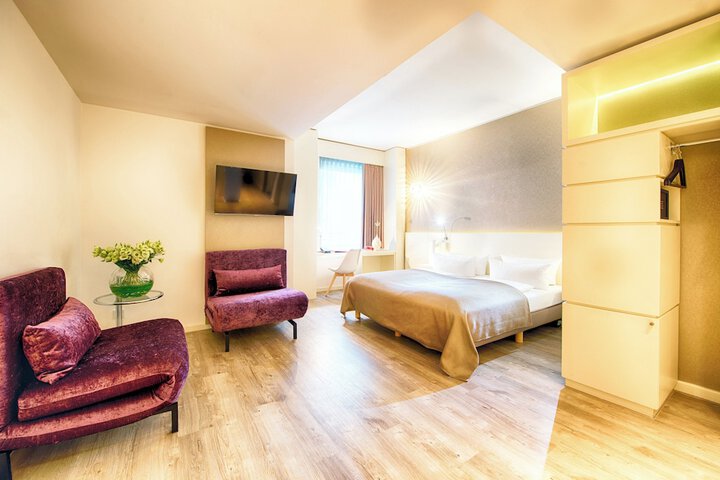 Room 10 of 49