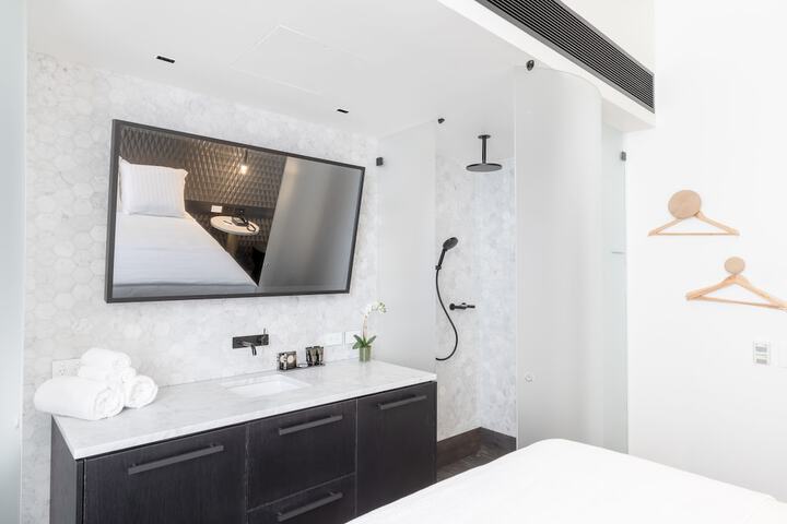 Room 16 of 79