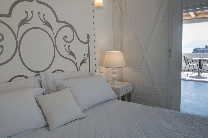 Room 26 of 103