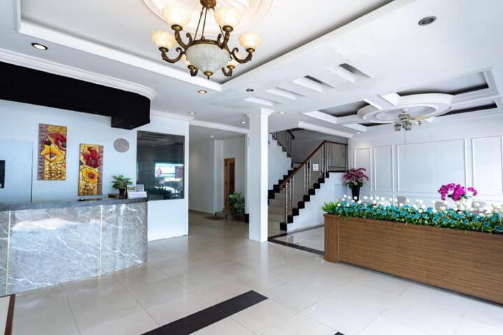 Urbanview Hotel Crystal Nagoya Batam by RedDoorz
