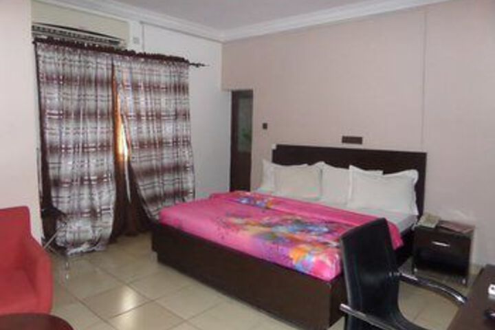 Room 4 of 27