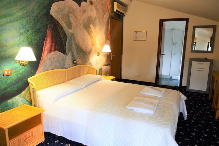 Room 21 of 54