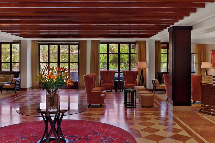 Entrance & Lobby